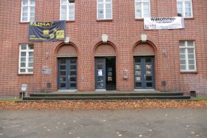 Campus Gebäude 9 Eingang.jpg